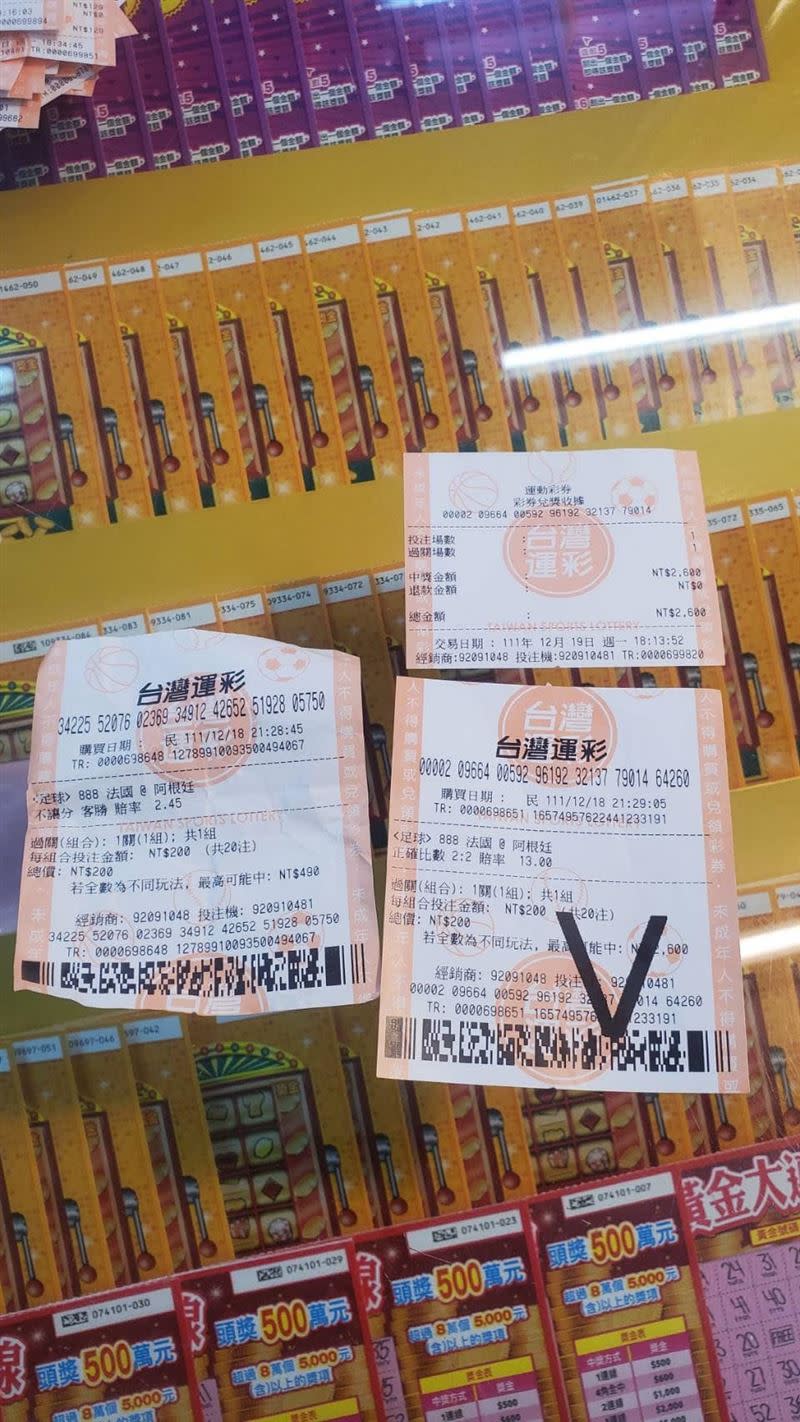 原PO買世足運彩中2600，但店員只給500，也沒有給收據。（圖／翻攝自 爆怨公社）