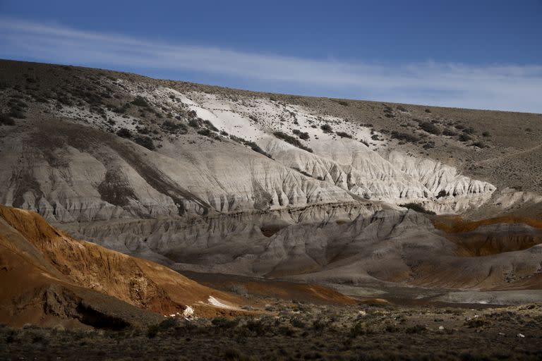 El refugio es la única construcción alrededor de un océano de pastizal