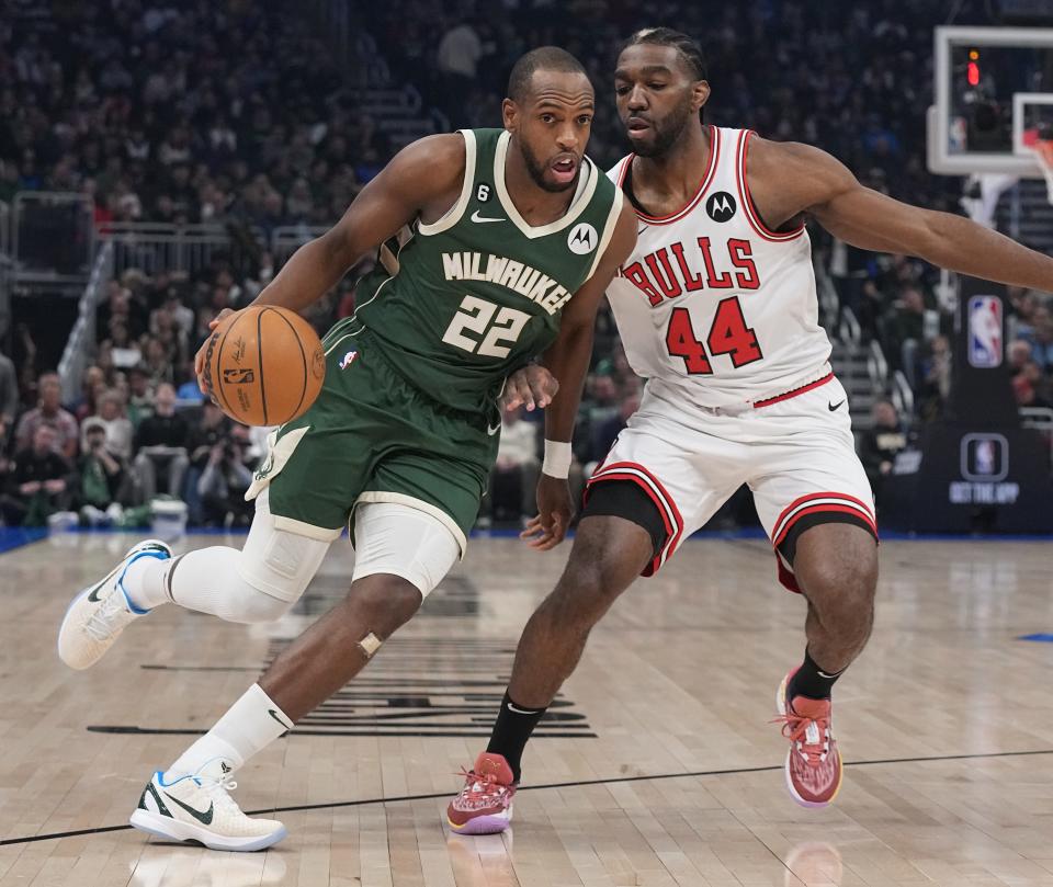 Bucks forward Khris Middleton aggravated a knee injury in the game against the Bulls on April 5.