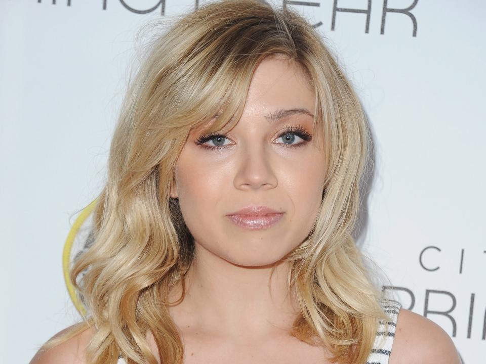 Icarly Star Jennette Mccurdy Says Her Mother Was A Narcissist Who Encouraged Her Eating Disorder 