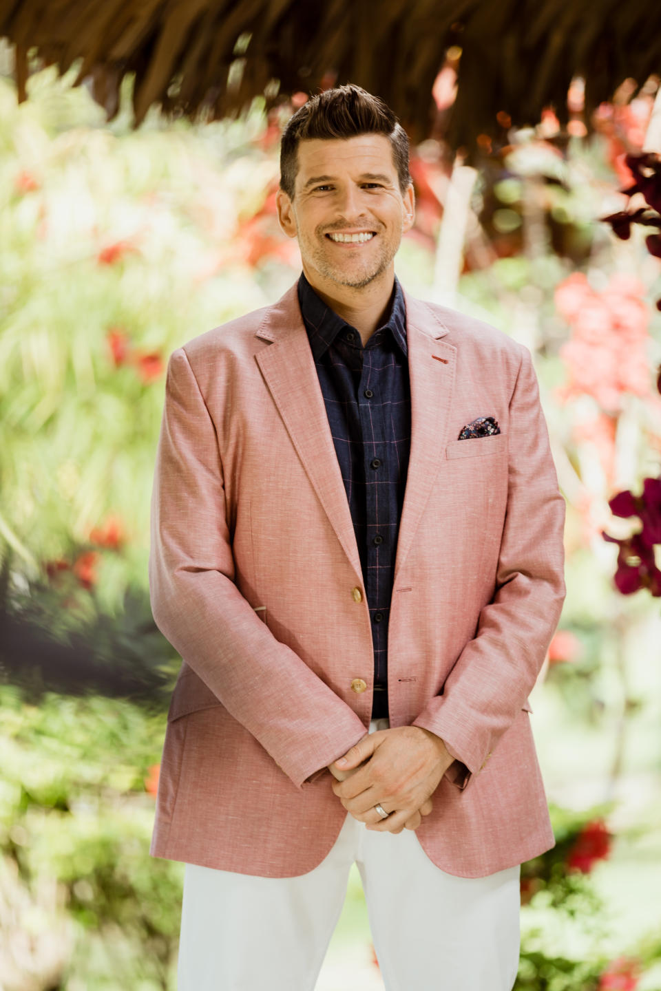 Osher has revealed (sort of) who he’d hook-up with from Bachelor In Paradise. Source: Ten