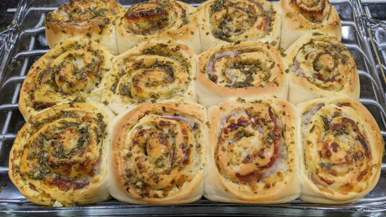 Prosciutto mozzarella pesto rolls