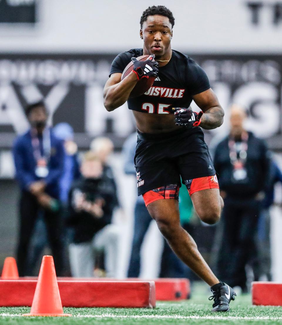 Former Louisville running back Jawhar Jordan works in front of NFL scouts on Louisville's pro day in March.