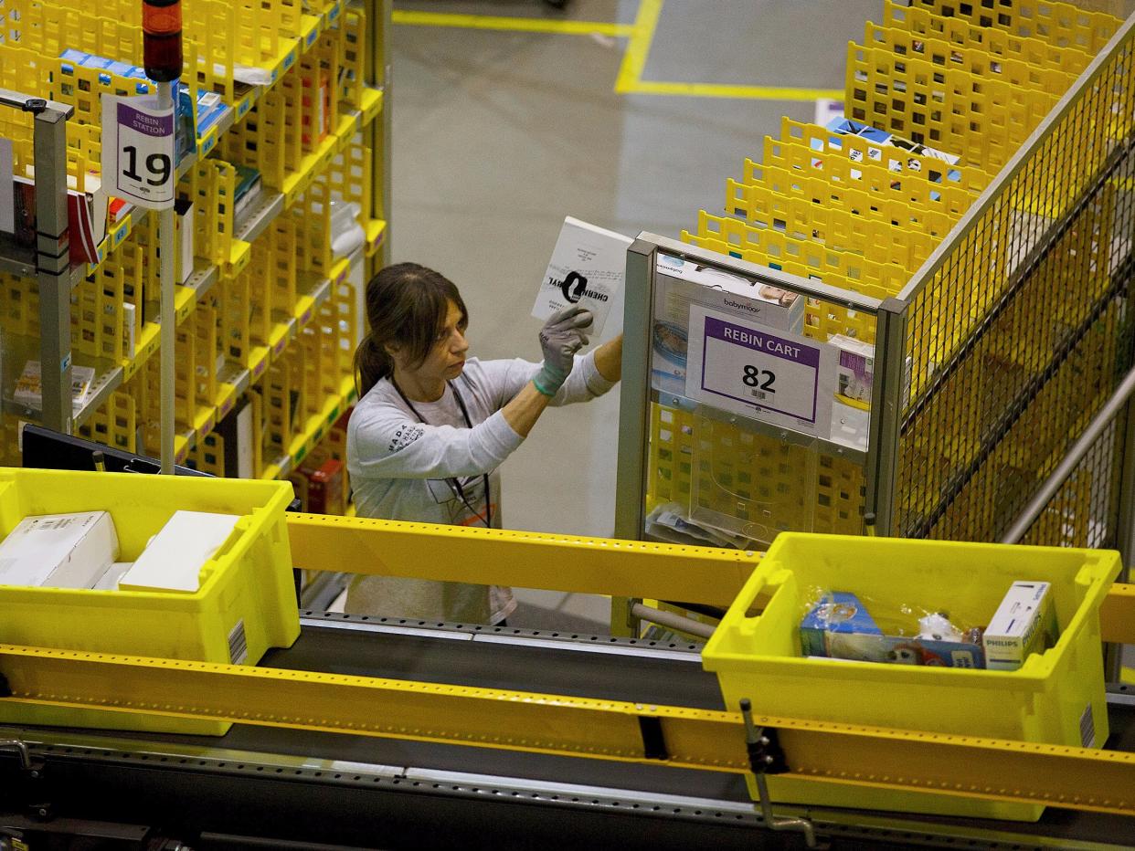 amazon warehouse worker fulfilment centre