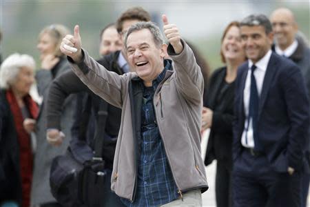 Didier Francois, former French hostage and journalist, reactrs moments after a transfer by helicopter from Evreux to the military airbase in Villacoulbay, near Paris, April 20, 2014. REUTERS/Philippe Wojazer