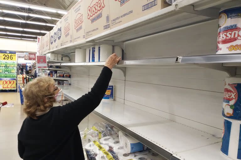 En una economía sin rumbo comienzan los dilemas para fabricantes y comerciantes, que se traducen muchas veces en falta de productos