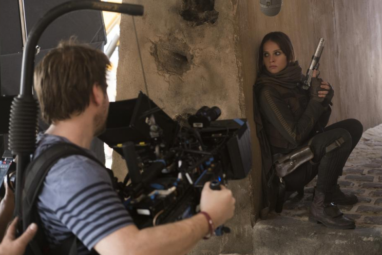 Director Gareth Edwards (left) operates hand-held camera rig while filming Felicity Jones in <i>Rogue One</i> (Lucasfilm/Star Wars)