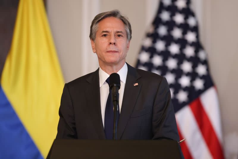 El secretario de Estado estadounidense, Antony Blinken, ofrece una declaración a periodistas después de una reunión con el presidente de Colombia, Iván Duque, en Bogotá