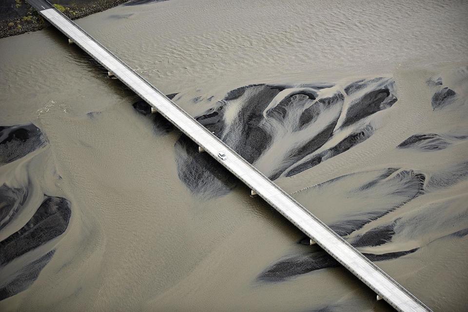 <p>One of many bridges over the glacial rivers in Southern Iceland. (Photo: Jassen Todorov/Caters News) </p>