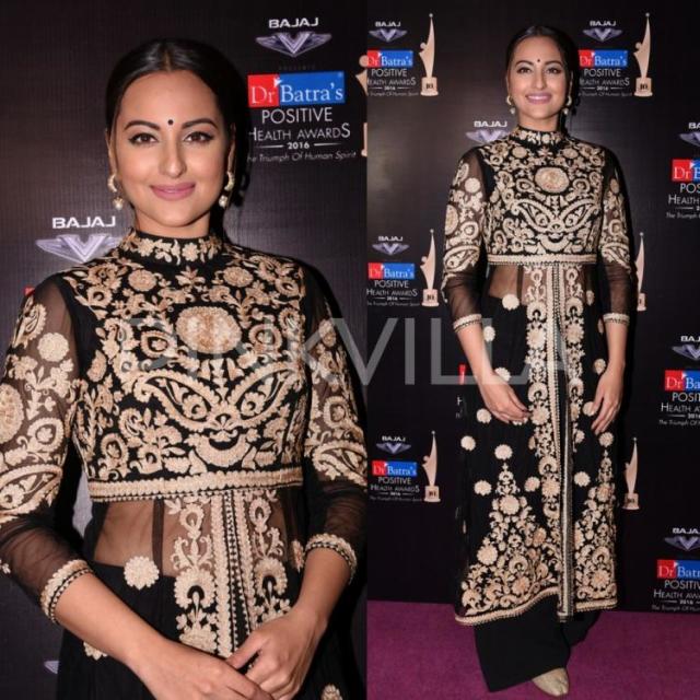 Sonakshi Singapore Xxx Come - Black beauty Sonakshi turns heads at an award function!