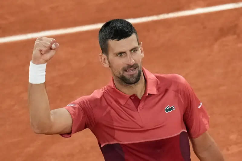 ▲前世界球王喬科維奇（Novak Djokovic）在2024法國網球公開賽闖進8強，最終卻因為膝傷嚴重退賽，動刀醫師稍早也談到喬科維奇目前狀態，認為他要趕上溫網有難度。（圖／美聯社／達志影像）