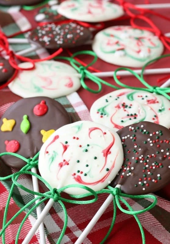 <p>Hoosier Homemade</p><p>Perfect for kids' treat bags!</p><p><strong>Get the recipe: <a href="https://hoosierhomemade.com/chocolate-lollipops-for-christmas/" rel="nofollow noopener" target="_blank" data-ylk="slk:Christmas Lollipops;elm:context_link;itc:0;sec:content-canvas" class="link ">Christmas Lollipops</a></strong></p>