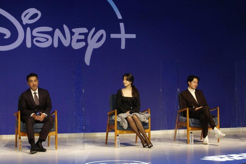 柳承龍（左起）、韓孝周、趙寅成昨出席Disney+韓國的亞太區內容發表會，首次對外聊新作《Moving》。（翻攝自onews）
