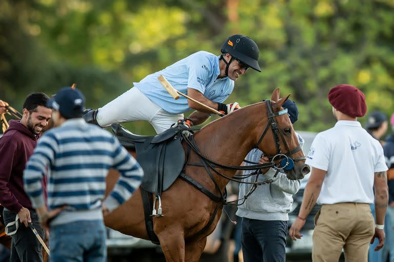 La amplia sonrisa de Rodrigo Ribeiro de Andrade en la llegada a los palenques: La Dolfina-Brava le torció un brazo al poderoso, aunque disminuido, Ellerstina.