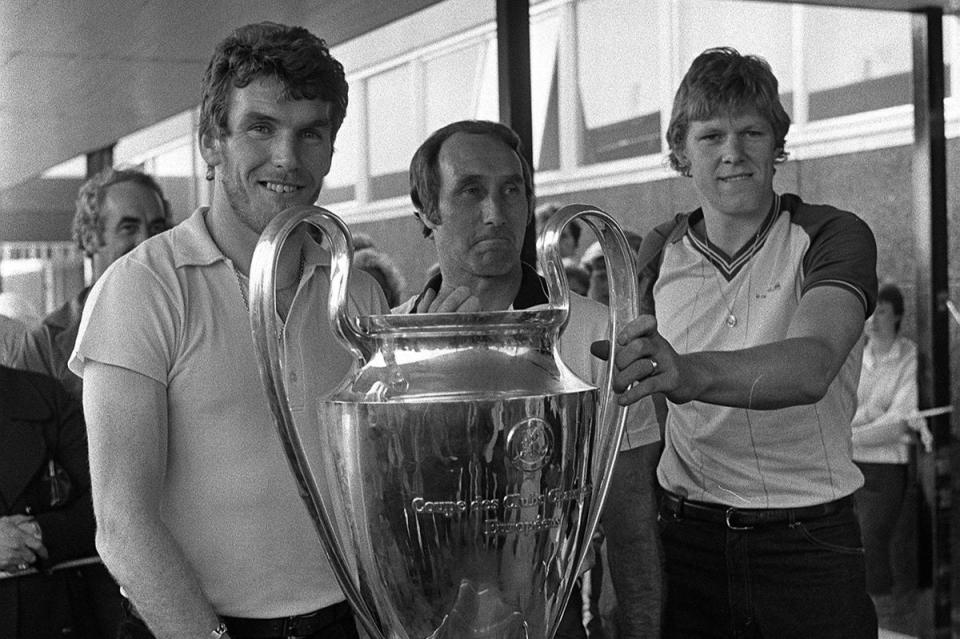 Tony Barton (centre) managed Aston Villa to European Cup glory in 1982 and is seen posing with the trophy alongside Peter Withe (left) and goalkeeper Nigel Spinks (right)   (PA)