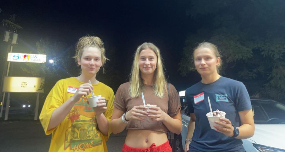 Brenna Siperko (center) with her sisters Callie (left) and Olivia (right). The siblings have the same biological father. The man who fathered them donated sperm, which resulted in over 60 births.