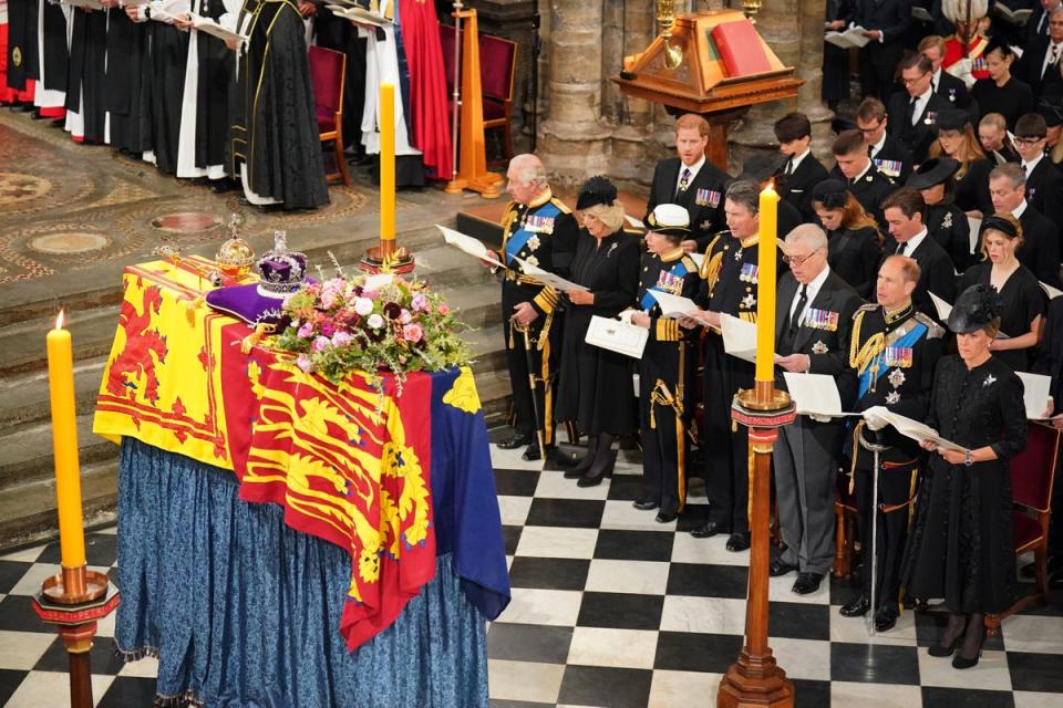 La familia real en la ceremonia por la muerte de la reina (Getty Images)