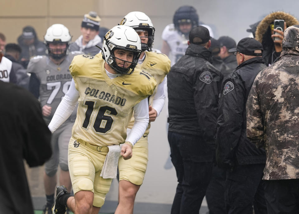 Colorado quarterback Ryan Staub heads out for the team's spring NCAA college football game, Saturday, April 27, 2024, in Boulder, Colo. (AP Photo/David Zalubowski)