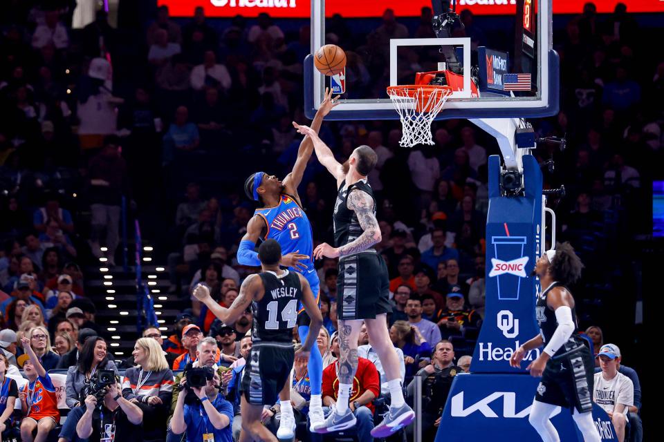 Thunder guard Shai Gilgeous-Alexander (2) goes for a layup in the second quarter of a 127-89 win against the Spurs on Wednesday at Paycom Center.