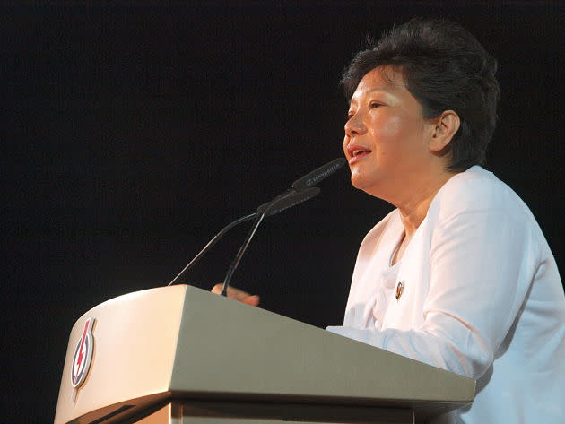 Former Holland-Bukit Timah MP, Foo Yee Shoon, lent her support to fellow "comrade" and NTUC unionist, Desmond Choo, at the rally by urging people to vote for Choo. (Yahoo! Singapore/ Alvin Ho)