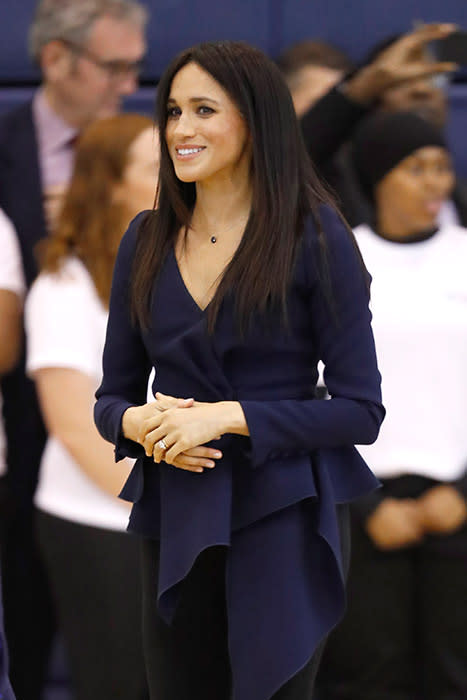 meghan-markle-straight-hair