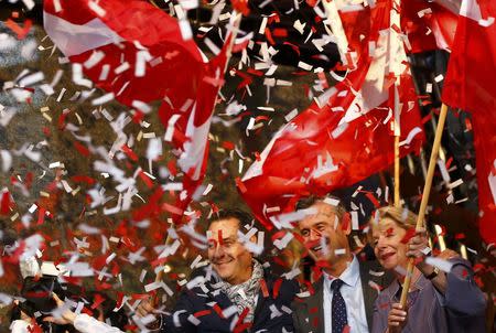 Austrian far right Freedom Party (FPOe) party leader Heinz-Christian Strache (L), Freedom Party's presidential candidate Norbert Hofer and party member Ursula Stenzel (R) attend Hofer's final election rally in Vienna, Austria, May 20, 2016. REUTERS/Leonhard Foeger