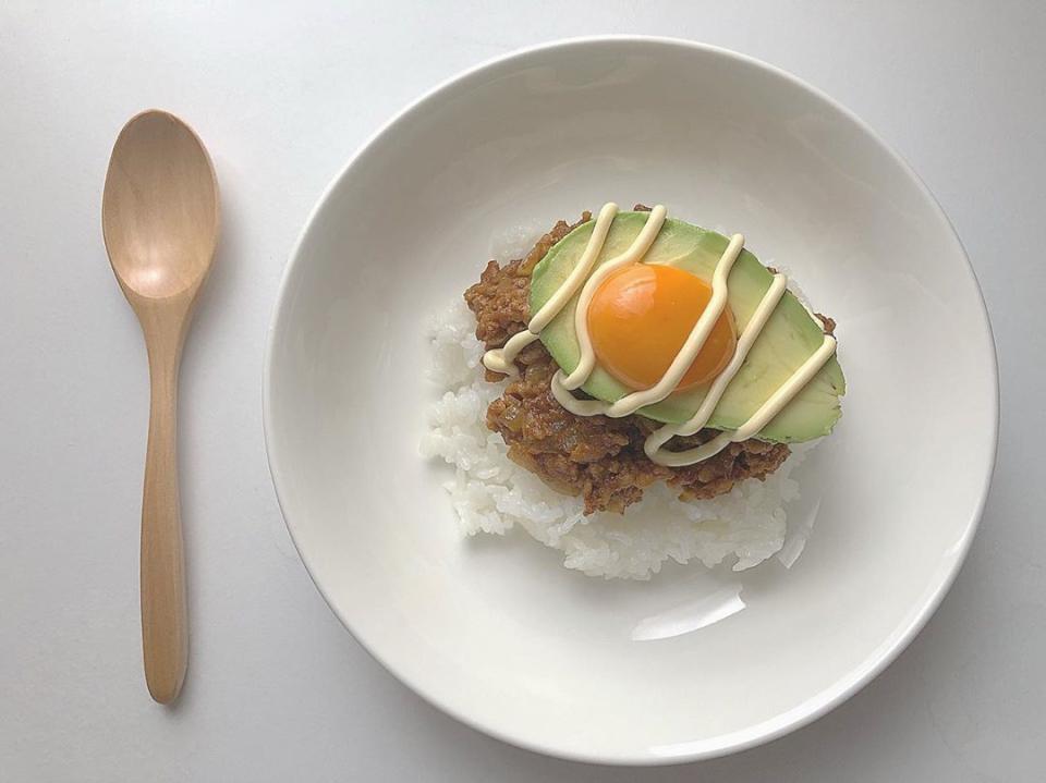 日本爆紅手作料理「酪梨咖哩飯」