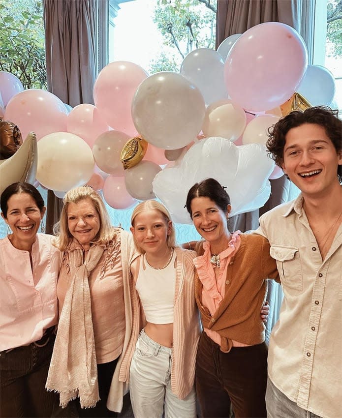 Familia y amigos de Sienna Miller celebraron con ella la tradicional fiesta del bebé