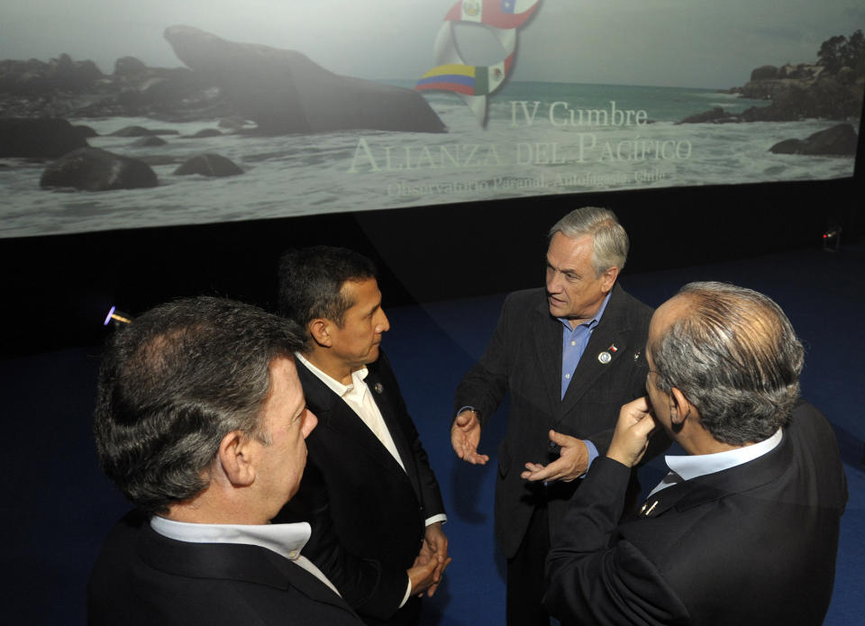In this picture released by Chile's Presidential Press Office, Chile's President Sebastian Pinera, top right, speaks with Mexico's President Felipe Calderon, bottom right, Colombia's President Juan Manuel Santos, far left, and Peru's President Ollanta Humala, second from left, at the IV Pacific Alliance Summit in Antofagasta, Chile, Wednesday, June 6, 2012. (AP Photo/Chile's Presidential Press Office)