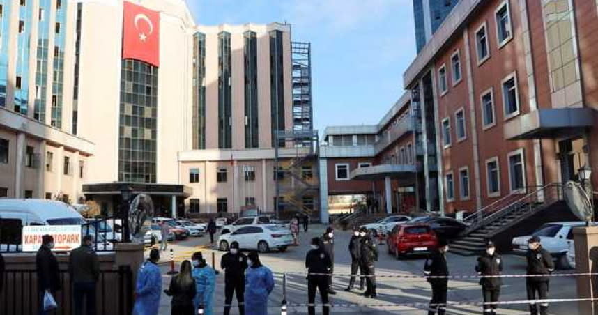 土耳其桑科大學醫院傳出氧氣瓶爆炸引發火災。（圖／達志／路透社）