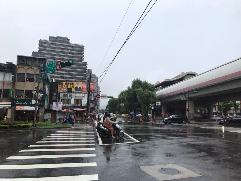 ▲石牌捷運站周邊因發展較早，近期建商積極進入整合，都更案多也帶動中古屋市場。（圖／NOWnews資料照片）