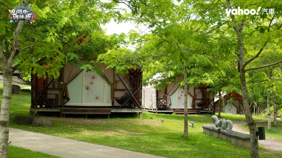 除了露營車之外也可以挑選完整搭建的狩獵帳篷來住宿。