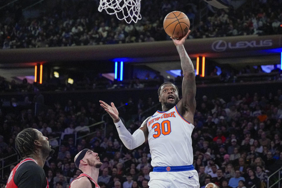 New York Knicks forward Julius Randle (30) shoots the ball as Chicago Bulls center Andre Drummond (3) and guard Alex Caruso look on during the first half of an NBA basketball game in New York, Wednesday, Jan. 3, 2024. (AP Photo/Peter K. Afriyie)