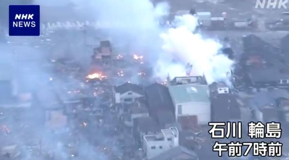 日本石川強震造成許多房屋倒塌、火勢延燒，災情頻傳。（翻攝自NHK）