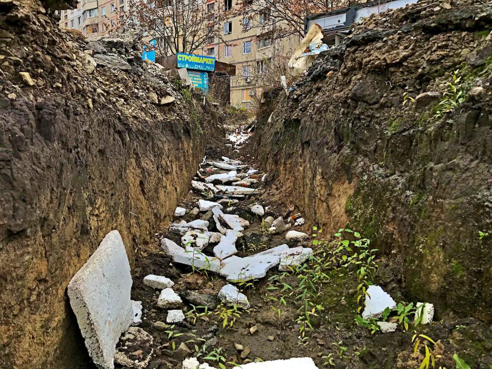 local and international volunteers support the resistance against the russian military in ukraine trench to an apartment building in kharkiv