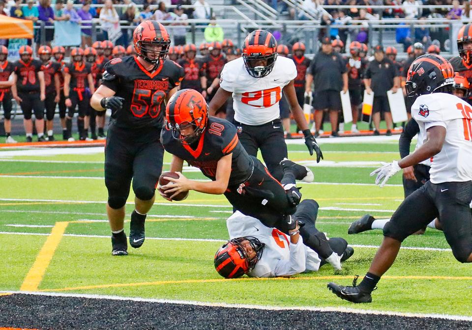 Tecumseh's Ben Abbott dives in for a touchdown during Friday's game against Jackson.