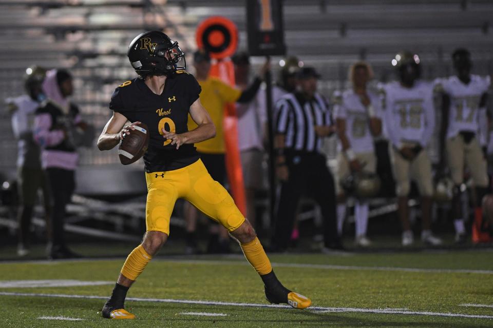 Bishop Verot’s Carter Smith (9) throws the ball  during a high school football game against Gateway on Friday, Oct. 14, 2022 in Fort Myers. 