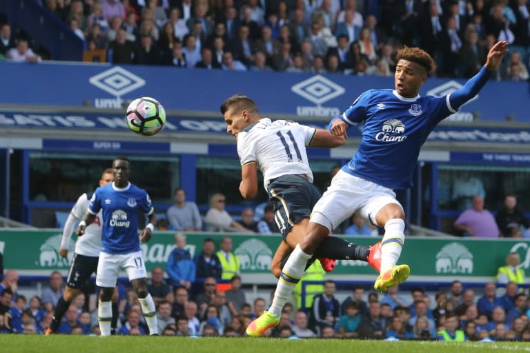 Spur's midfielder Erik Lamela (C) scores an equalising goal for 1-1 during the match between Everton and Tottenham Hotspur on August 13, 2016