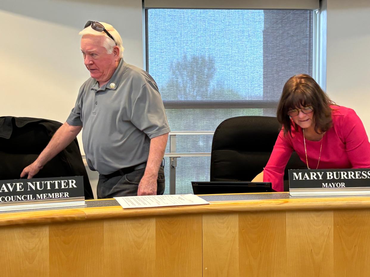 Pekin City Council member Dave Nutter (left) and Pekin Mayor Mary Burress arrive for Monday's meeting