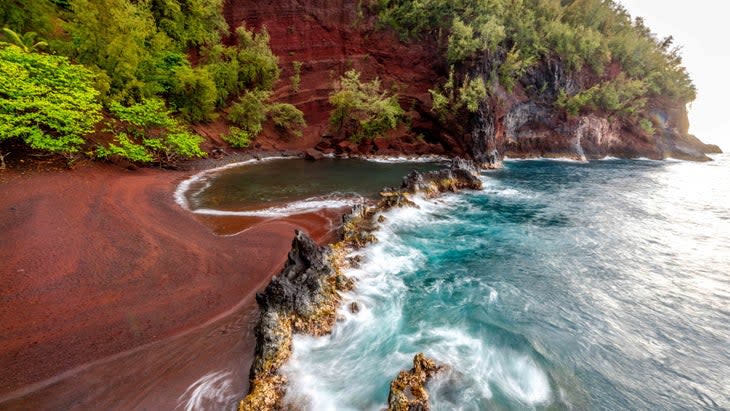 <span class="article__caption">Red beach on the road to Hana.</span> (Photo: Daniel Sullivan / <em>Maui Mauka to Makai</em>)