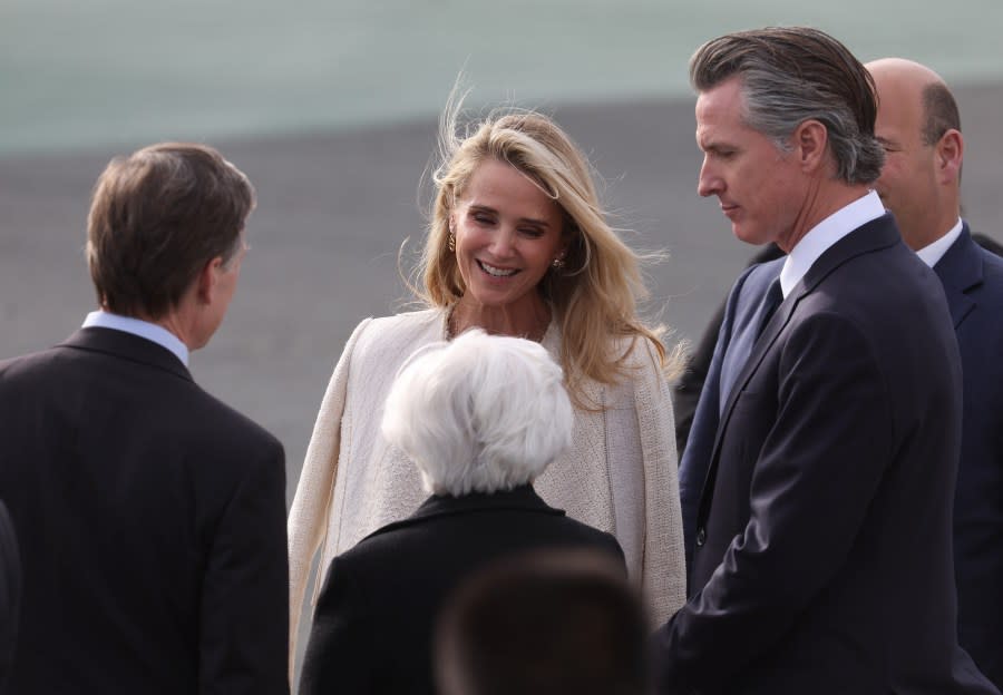 SAN FRANCISCO, CALIFORNIA – NOVEMBER 14: California Governor Gavin Newsom (R) and his wife Jennifer Siebel Newsom (L) talk with U.S. Treasury Secretary Janet Yellen (C) as they await the arrival of Chinese President Xi Jinping at San Francisco International Airport. (Photo by Justin Sullivan/Getty Images)