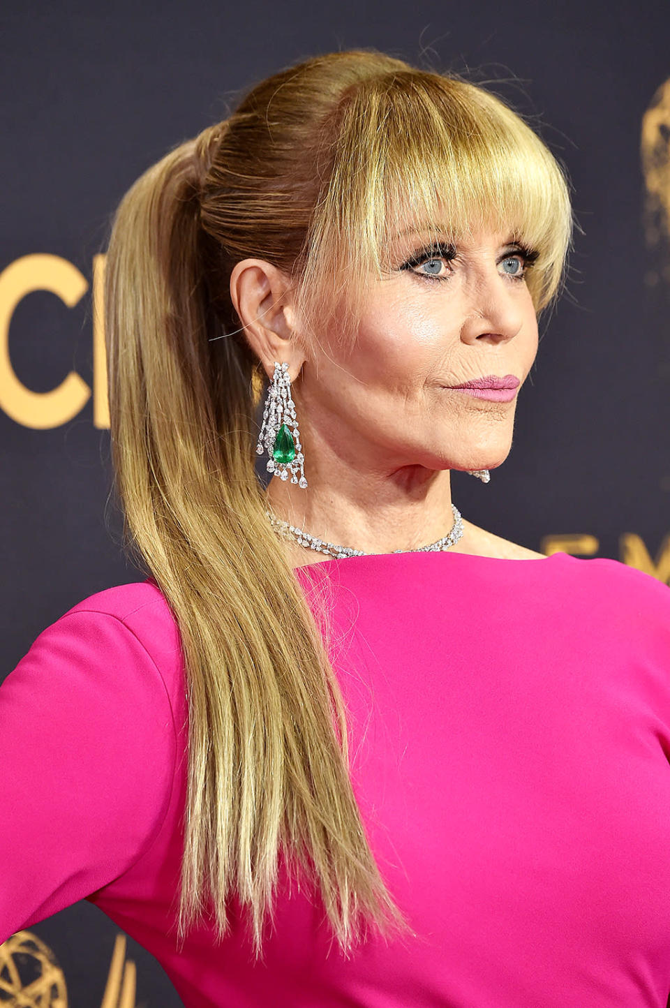 Jane Fonda attends the 69th Primetime Emmy Awards with a completely new look. (Photo: Frazer Harrison/Getty Images)