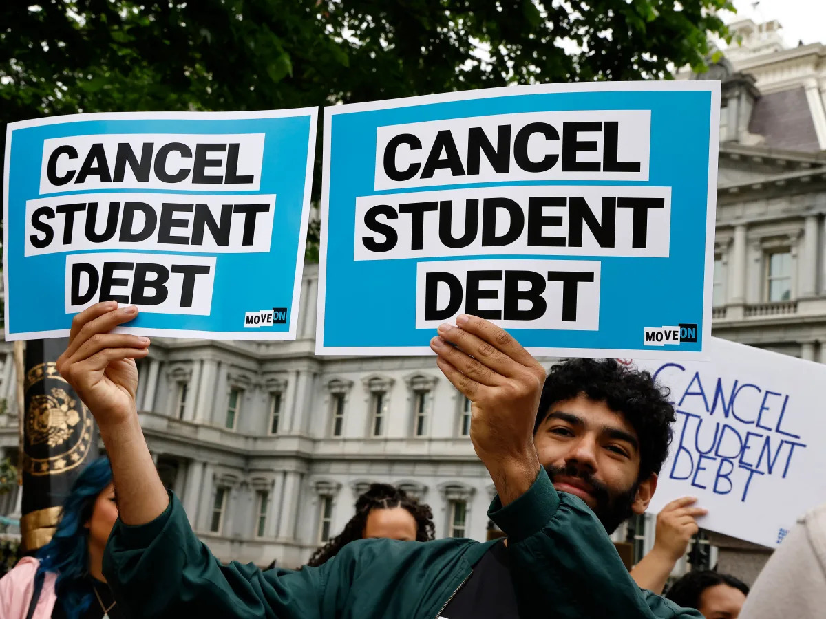 These student-loan borrowers are left out of Biden's $10,000 in debt cancellatio..