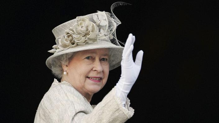 Queen Elizabeth arrives at St. Paul's Cathedral for a service of thanksgiving held in honor of her 80th birthday, June 15, 2006, in London. <span class="copyright">Tim Graham Photo Library</span>