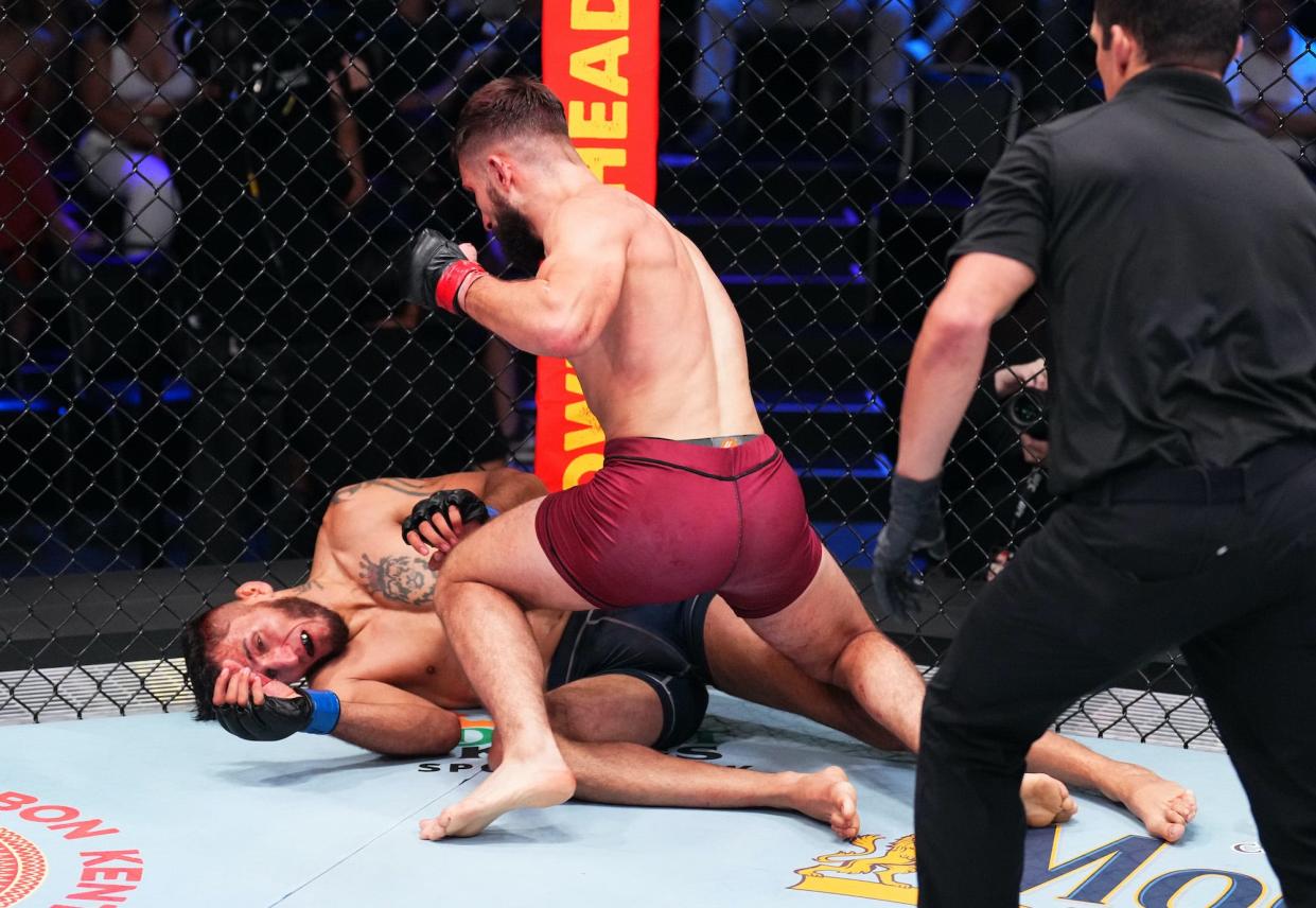 Nazim Sadykhov clobbered Ahmad Hassanzada.