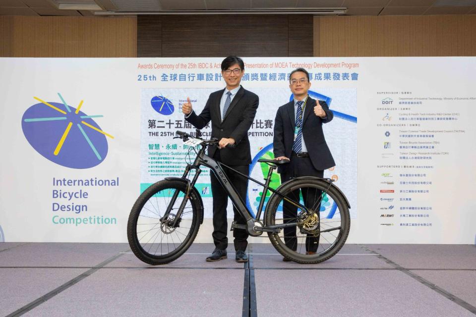 台達開發的「電動輔助自行車（E-Bike）智慧動力系統」，採用中置馬達，尺寸大幅縮小，卻搭載強大的動力輸出扭矩。經濟部提供