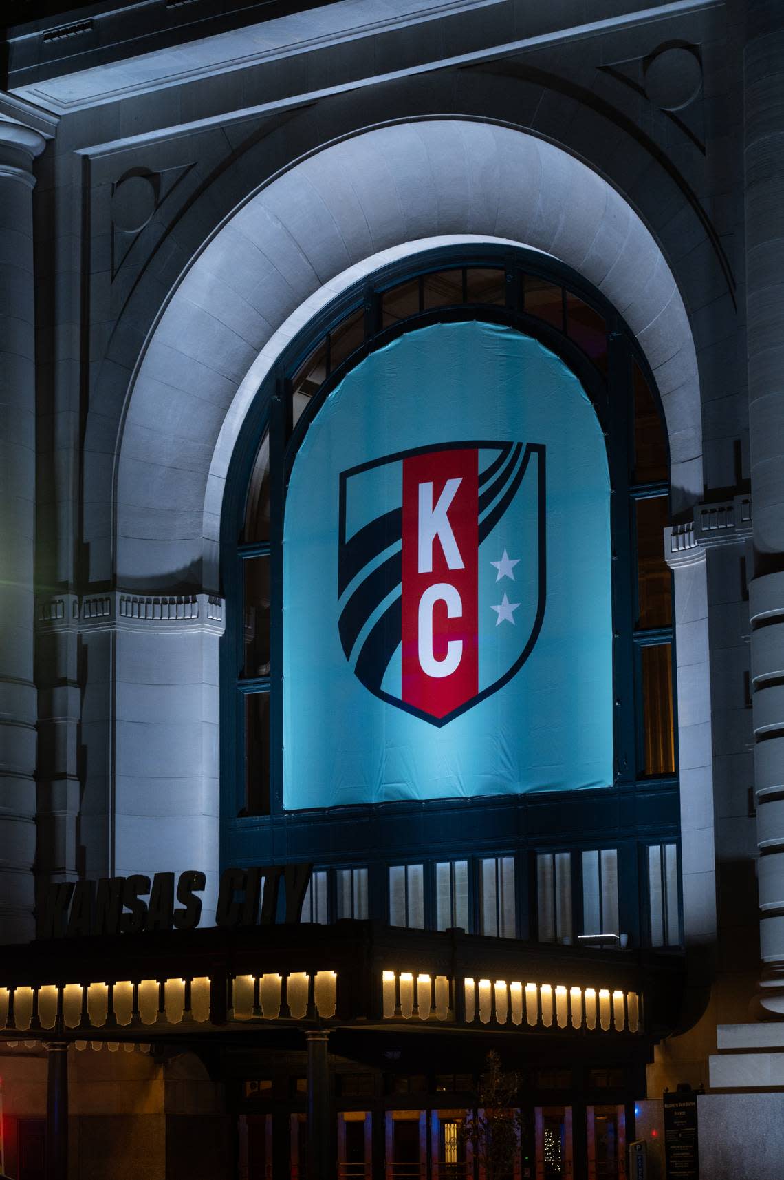 Kansas City Current banners were on the windows at Union Station a week before the team’s first game at CPKC Stadium. The team’s crest pays homage to the rivers that flow through the city and to the two states where the Kansas City metro resides. Chris Ochsner/cochsner@kcstar.com