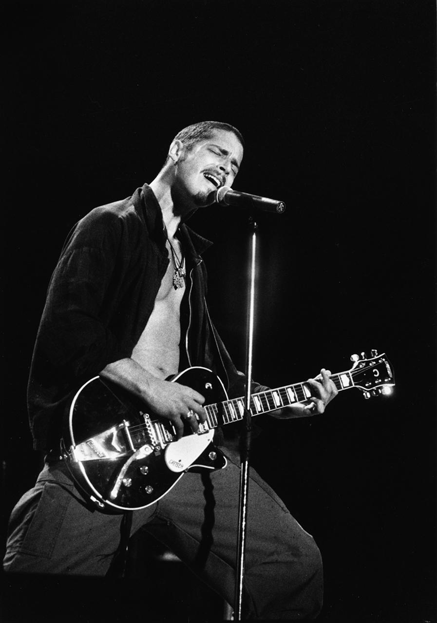 <p>Singer Chris Cornell performing on stage with his band Soundgarden, 1993.<br>(Photo by Ebet Roberts/Redferns/Getty Images) </p>