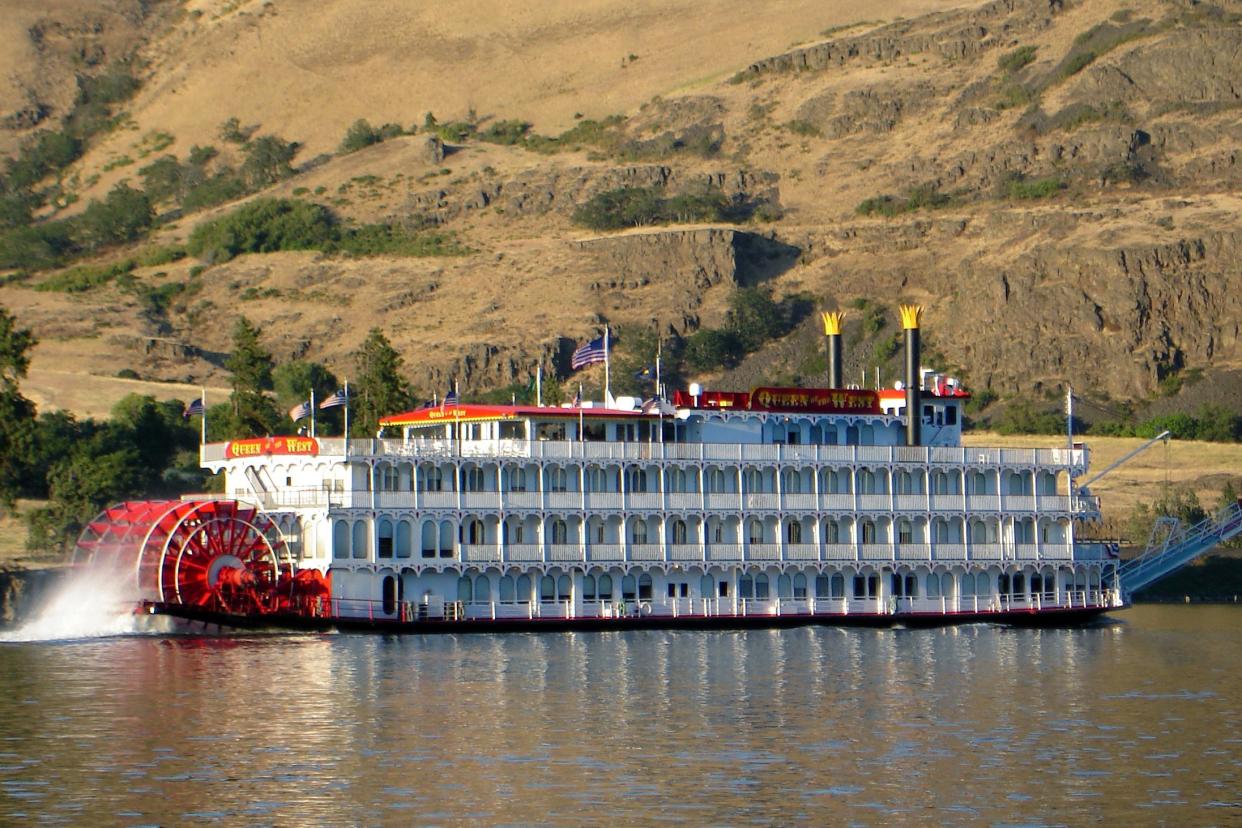 The sternwheeler Queen of the West, a 1995-built replica steamboat, on the Columbia River near Hood River, Oregon.