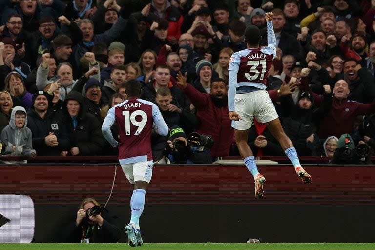 El jamaiquino Leon Bailey celebra el 1 a 0 para Aston Villa